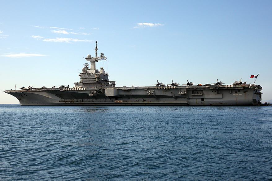 Fransa, yeni uçak gemisi inşa edecek