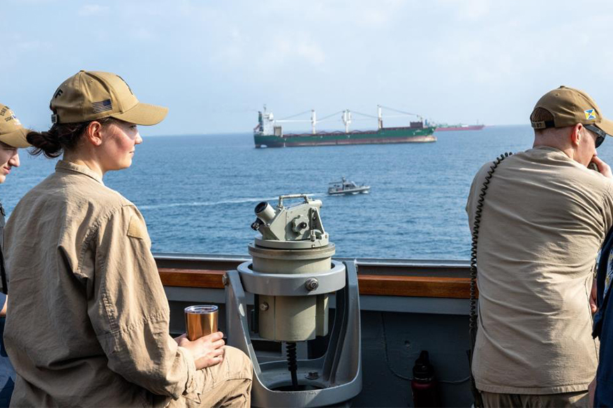 ABD, Venezuela açıklarında petrol tankerini takibe aldı