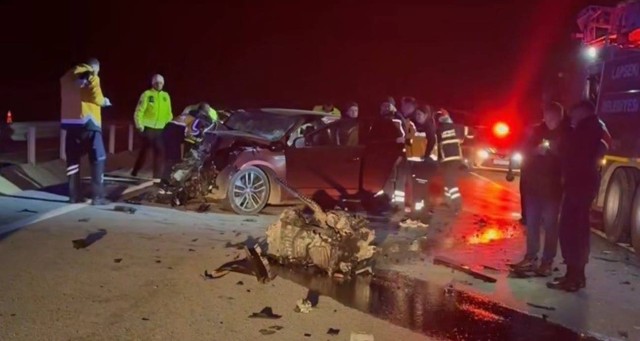 Çanakkale’de 2 otomobil çarpıştı: 5 ölü, 1 yaralı
