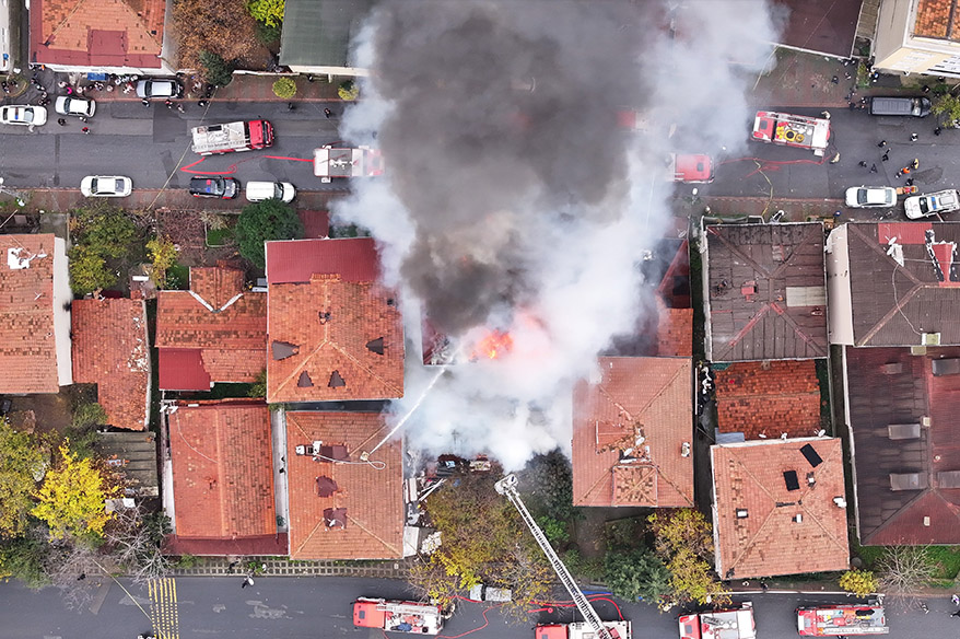 Ataşehir’de korkutan yangın: 4 kişi kurtarıldı