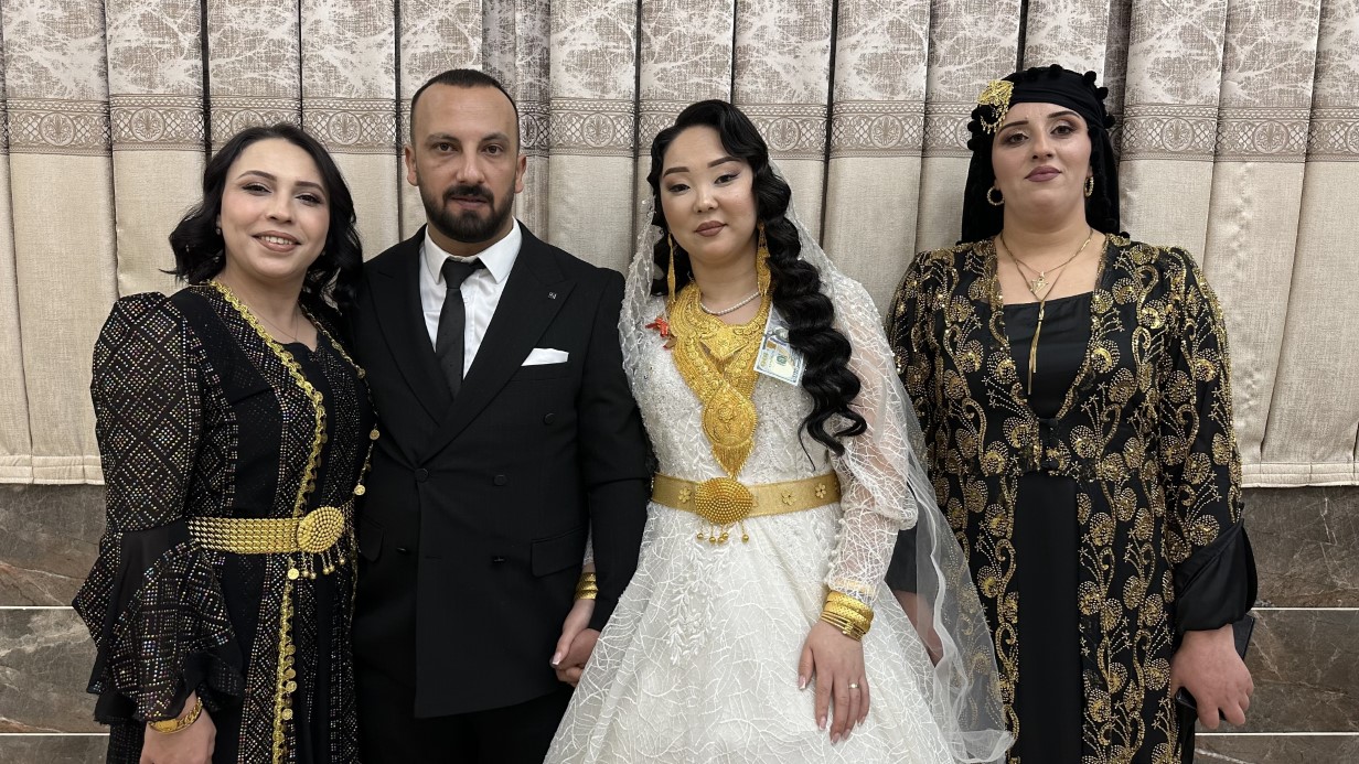 Kırgız gelin ve Yüksekovalı damadın kargoda başlayan aşkı mutlu sonla bitti