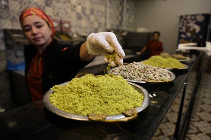 Fıstık fiyatları arttı:  Sahtekarların kullandığı gıda boyası ve bezelyeye dikkat