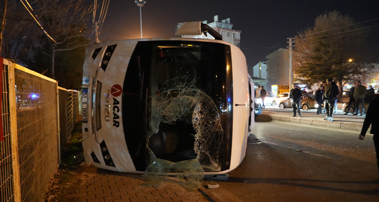 Niğde’de işçi servisi ile otomobilin çarpışması sonucu meydana gelen trafik kazasında 11 kişi yaralandı.
