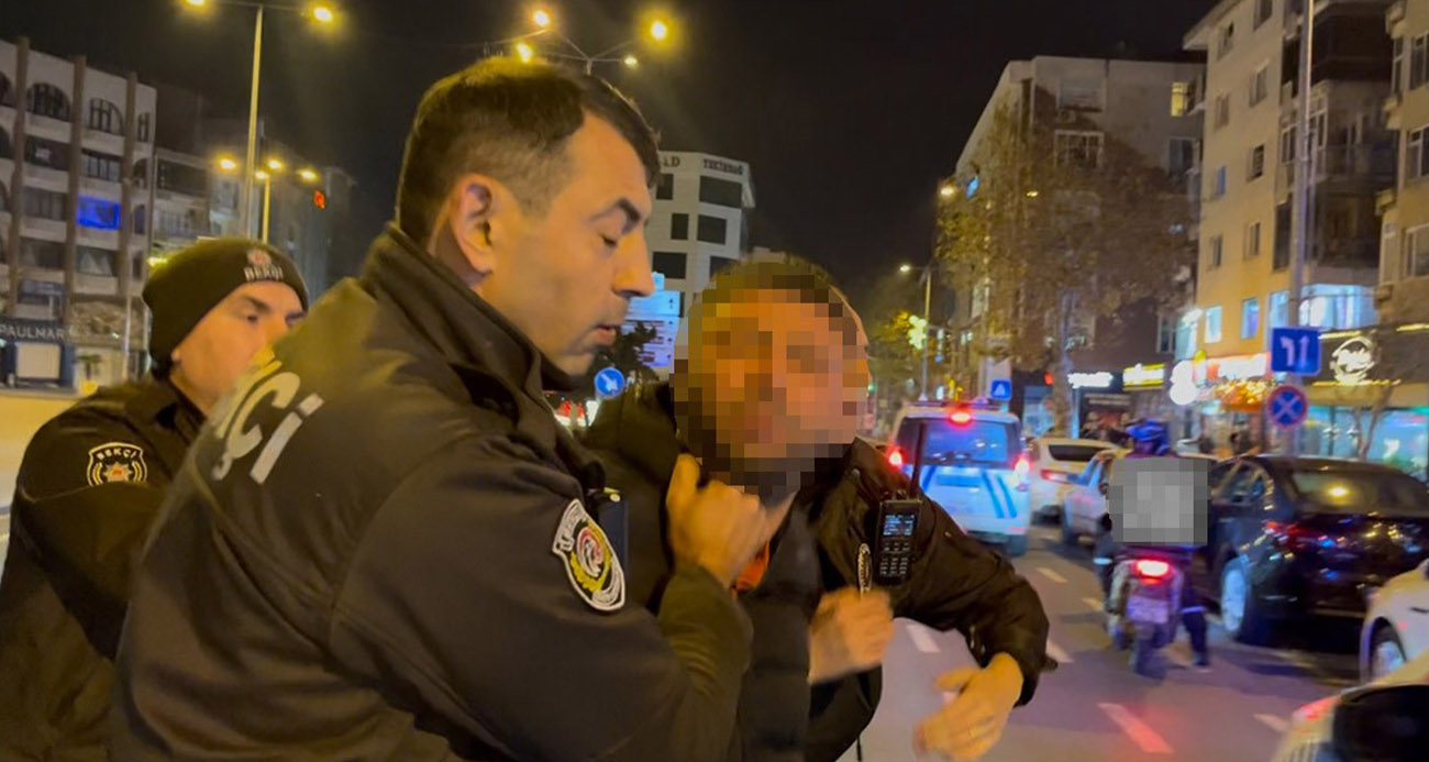 Tekirdağ Çorlu’da tartıştığı gencin başında içki şişesi kırarak yaralanmasına neden olan saldırgan, görüntü alan muhabire de hakaretler savurdu. ’Gece Kartalları’ olarak bilinen bekçiler tarafından yakalanan saldırgan, tutuklanarak cezaevine konuldu.