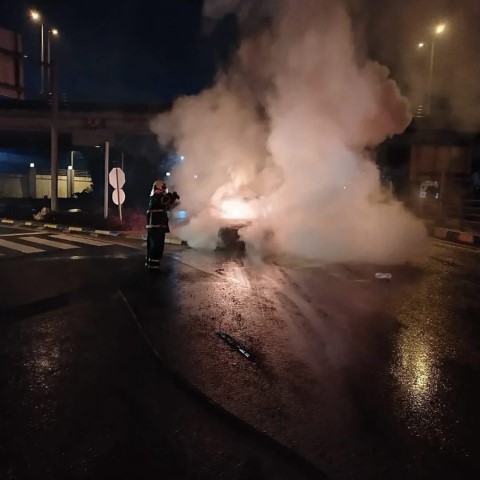 Seyir halindeki Tofaş alev alev yandı