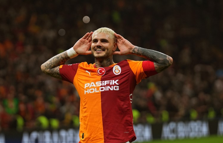 Galatasaray ligin ilk yarısını lider tamamladı