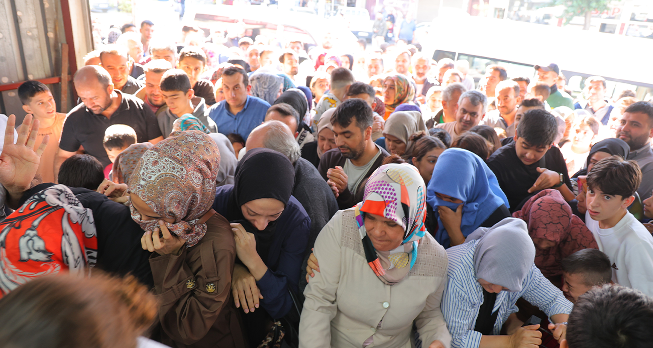 Giyim mağazasında indirim izdihama neden oldu