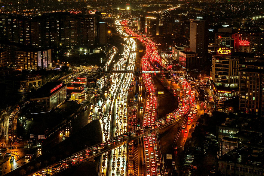 İstanbul trafiği dün akşam yüzde 90 yoğunluğa ulaştı