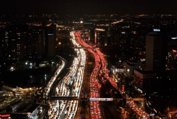 İstanbul’da yüzde 90’a ulaşan trafik havadan görüntülendi