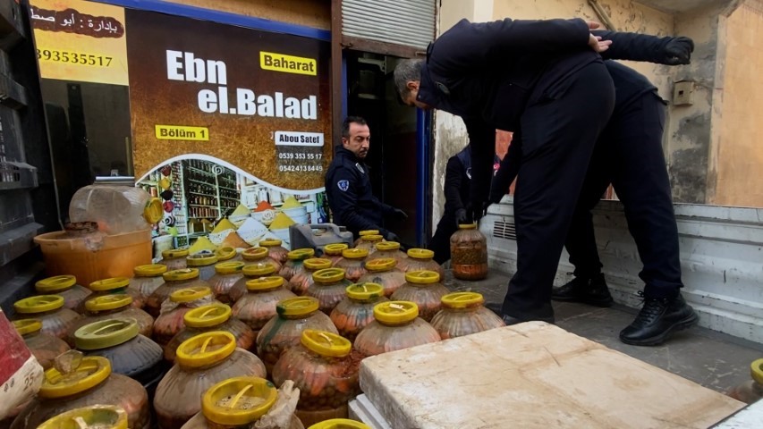 Şanlıurfa’da bakkalda yapılan denetimlerde şoke eden görüntüler