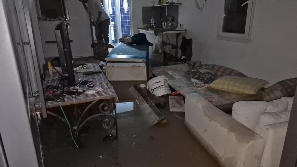 Bodrum’da sağanak yağış: Yollar kapandı, ev ve iş yerlerini su bastı