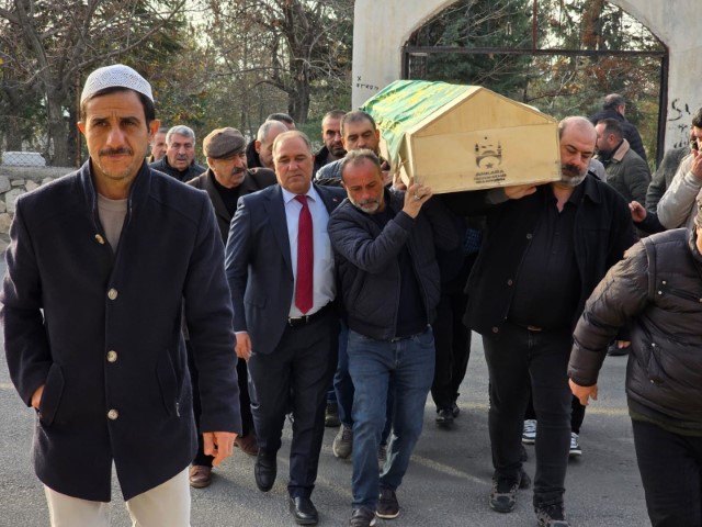 İsviçre’de hayatını kaybeden Cumhurbaşkanı Erdoğan’ın öğretmeni, memleketi Diyarbakır’da defnedildi