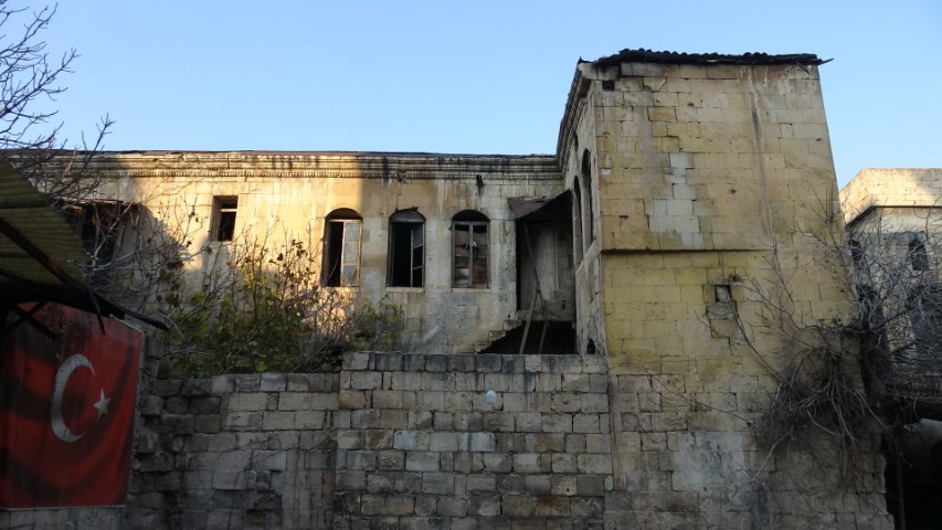 Gaziantep’te Fransız zulmünün 104 yıllık izi: Sivil halka atılan top mermisi hala duvarda duruyor