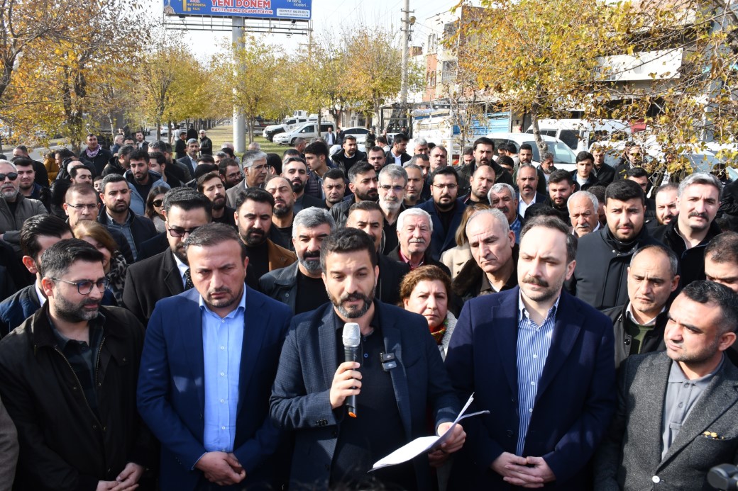 Siverek’te yürek burkan protesto: Eşimin acısı son olsun, bu yolu kaldırın!