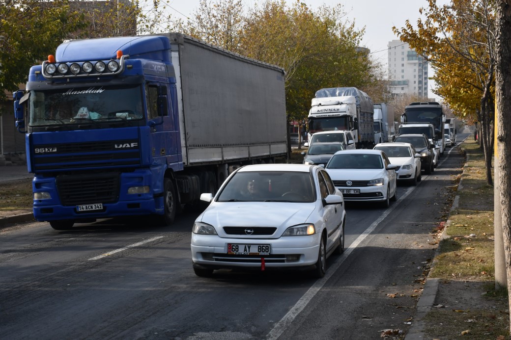 Siverek’te yürek burkan protesto: Eşimin acısı son olsun, bu yolu kaldırın!