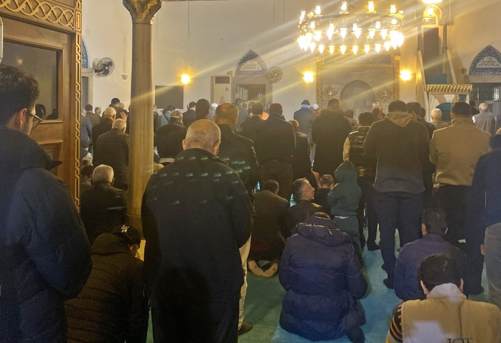 Regaip Kandili dualarla idrak edildi: Vatandaşlar camilere akın etti