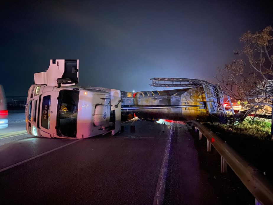 Yaşlı kadın yolun karşısına geçmek isterken tramvayın altında kaldı