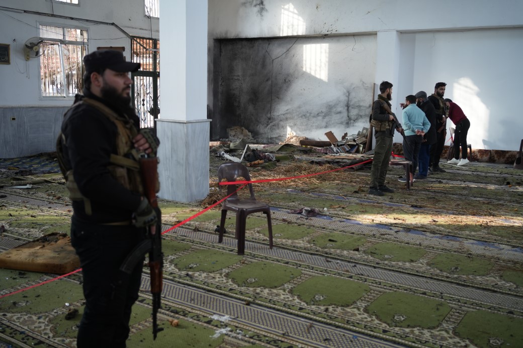 Suriye'de cami patlamasında can kaybı 8'e yükseldi