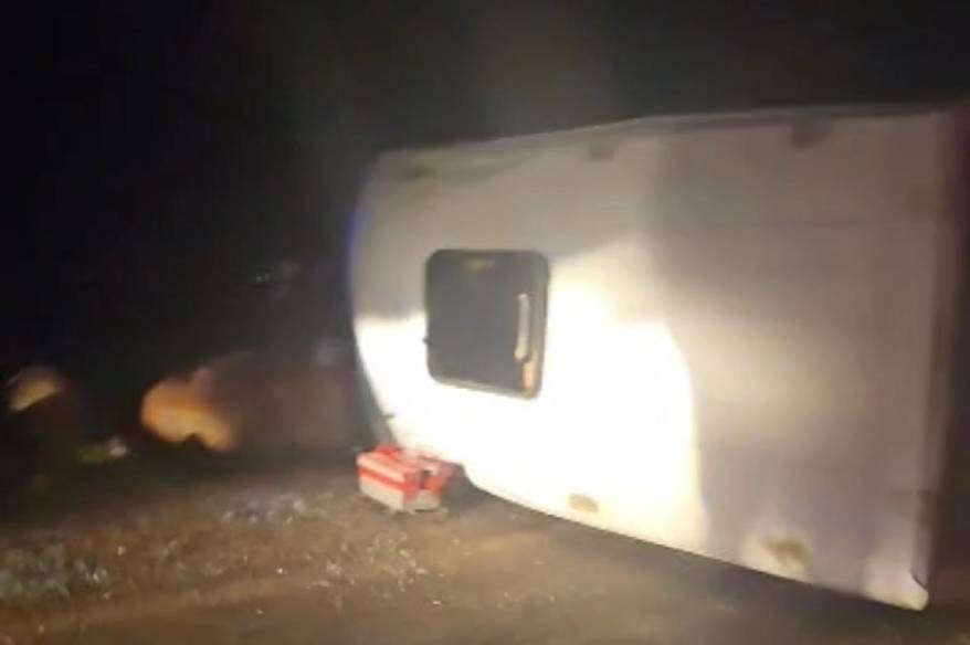 İnşaat işçilerini taşıyan minibüs devrildi: 16 yaralı