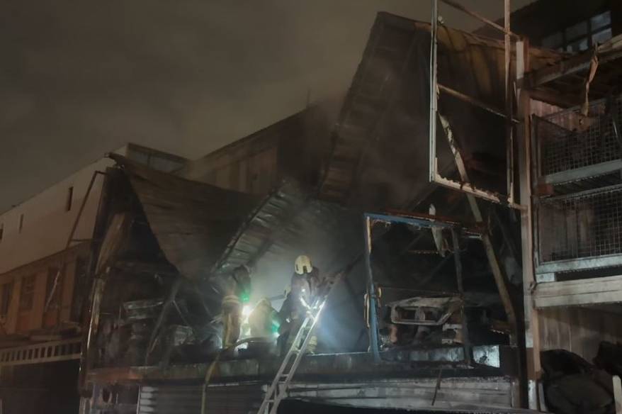 Başakşehir Atatürk Oto Sanayi Sitesi’nde korkutan yangın