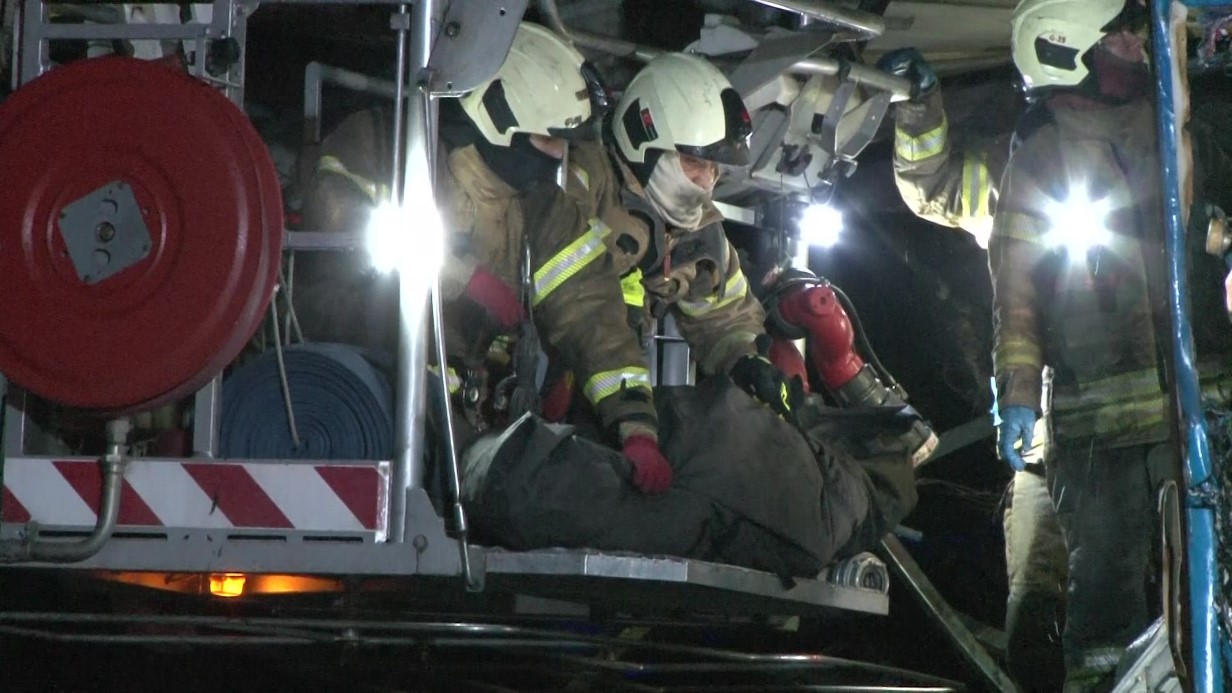 Başakşehir Atatürk Oto Sanayi  Sitesi’nde çıkan yangında 1 kişi hayatını kaybetti