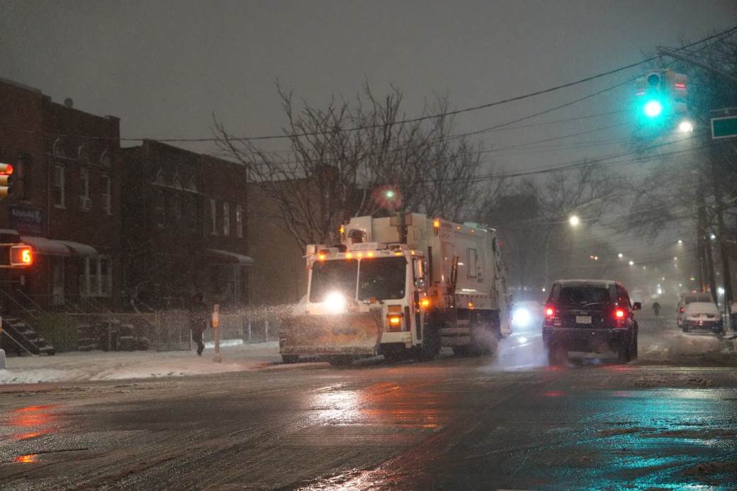New York ve New Jersey'i kar fırtınası vurdu, acil durum ilan edildi