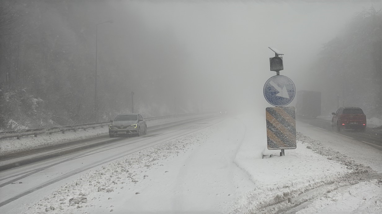 Sibirya soğukları kapıya dayandı: Bazı illerde kar yağışları başladı