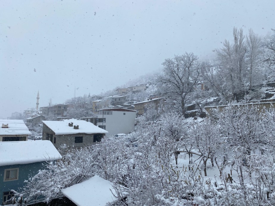Şırnak beyaza büründü, kar kalınlığı 1 metreyi geçti