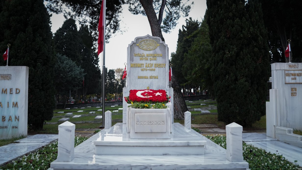 Milli şair Mehmet Akif Ersoy mezarı başında anıldı