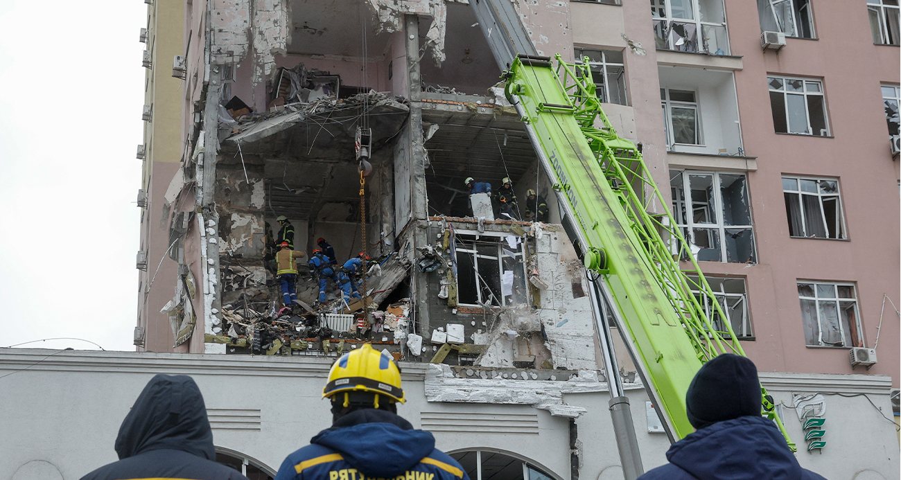 Rusya, Zelenskiy-Trump görüşmesi öncesinde Ukrayna'yı vurdu: 1 ölü, 30 yaralı