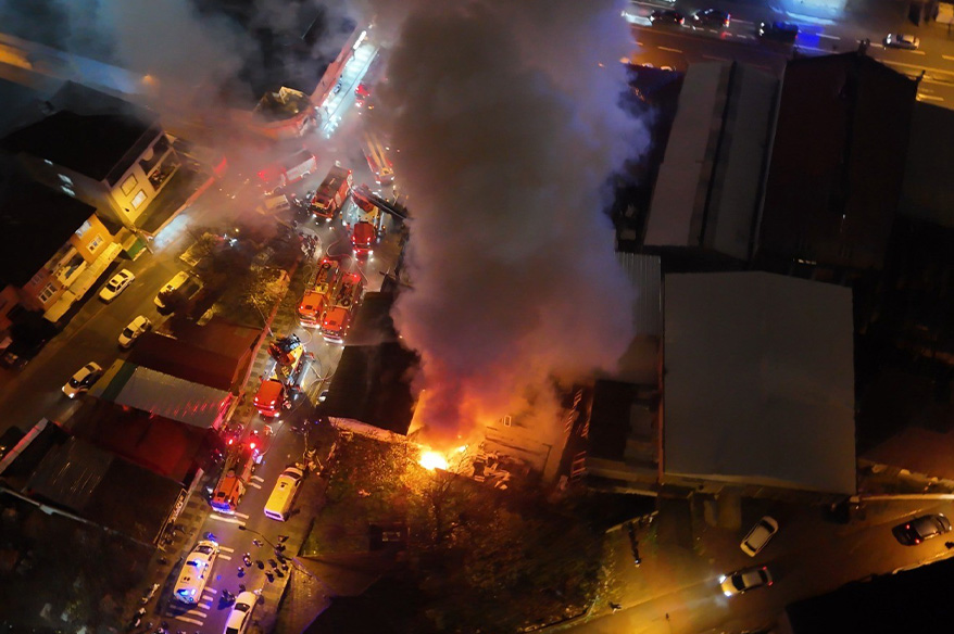 Ümraniye’de kereste deposunda yangın