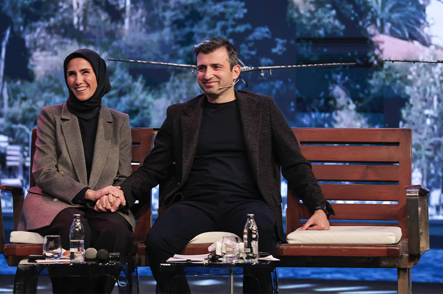 Selçuk Bayraktar: "Geleceğe yürüyebilmek için farklı olmanız gerekiyor"