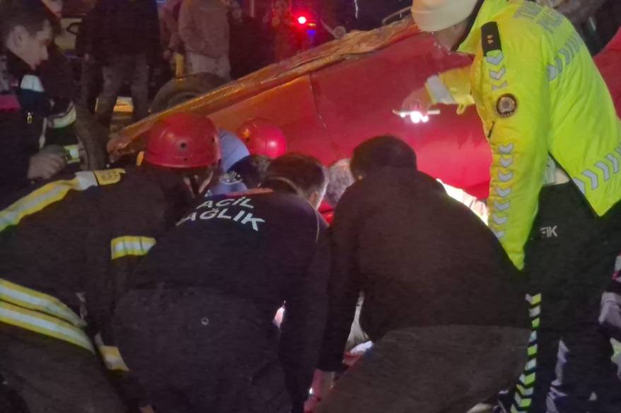 Polisten kaçan araç takla attı: 3 yaralı