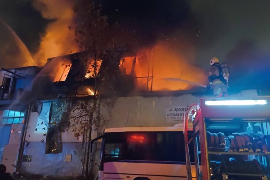 Bursa’da iş yeri yangını: 4 işletme zarar gördü