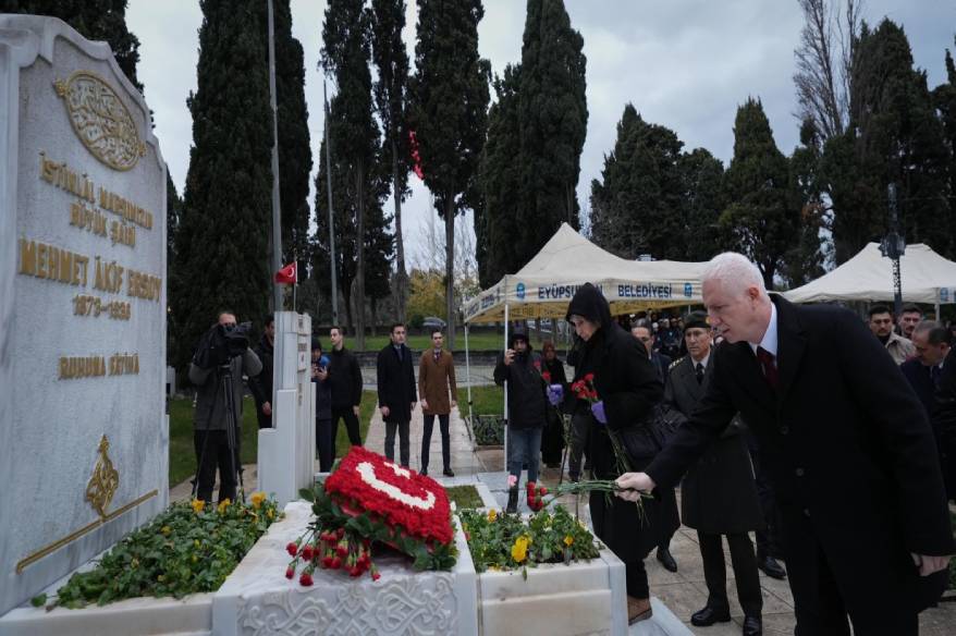Milli şair Mehmet Akif Ersoy mezarı başında anıldı