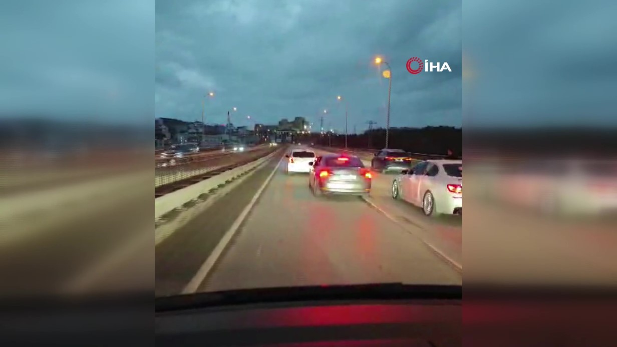 Arnavutköy’de konvoydan havaya ateş açtı: Trafikte faciaya davetiye çıkaran anlar kamerada