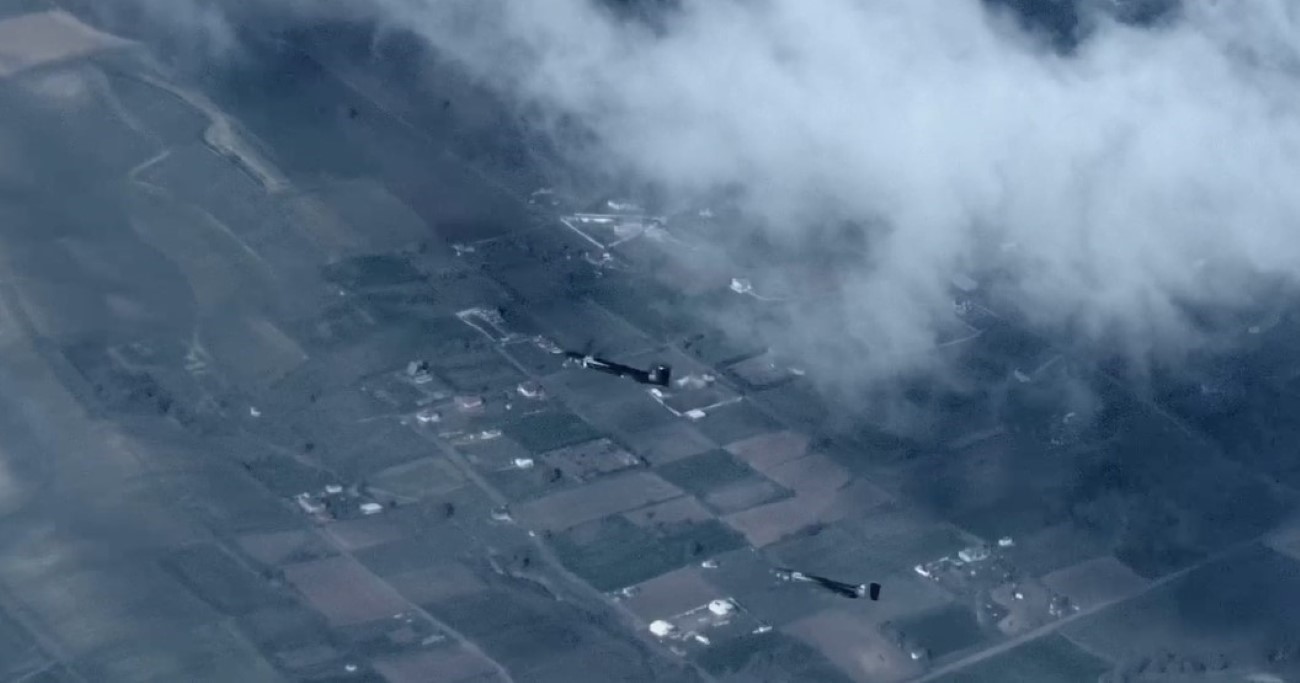 Bayraktar KIZILELMA’dan akıllı filo otonomisi ile kol uçuşu