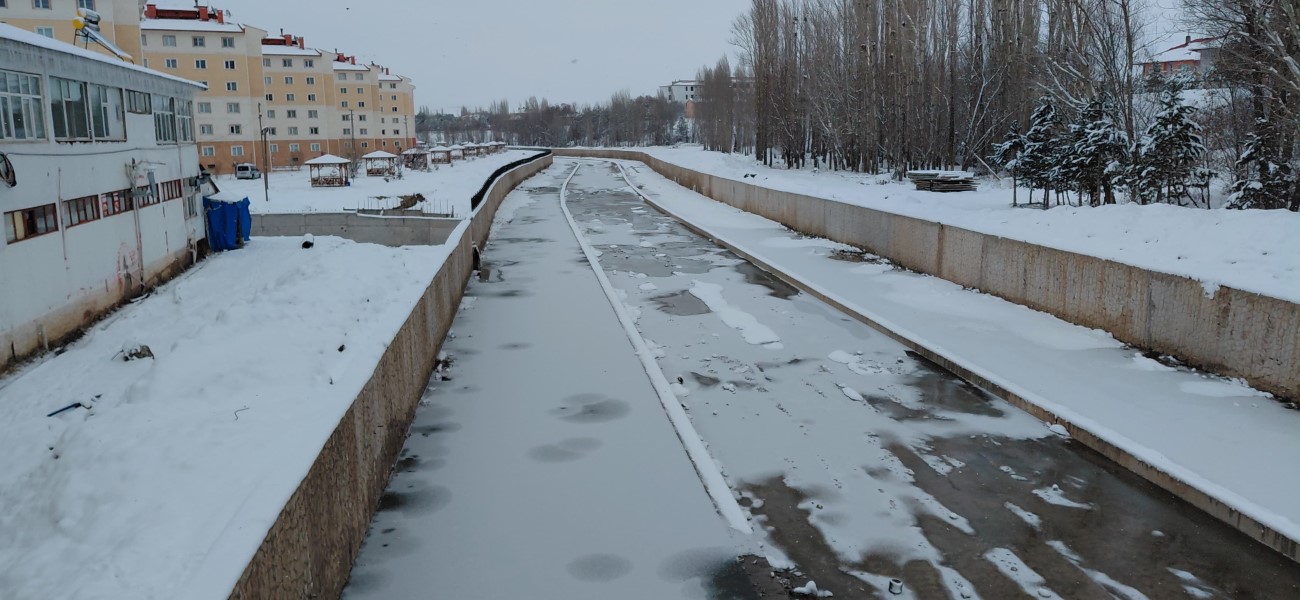 Sivas buz kesti, termometreler eski 13 dereceyi gösterdi