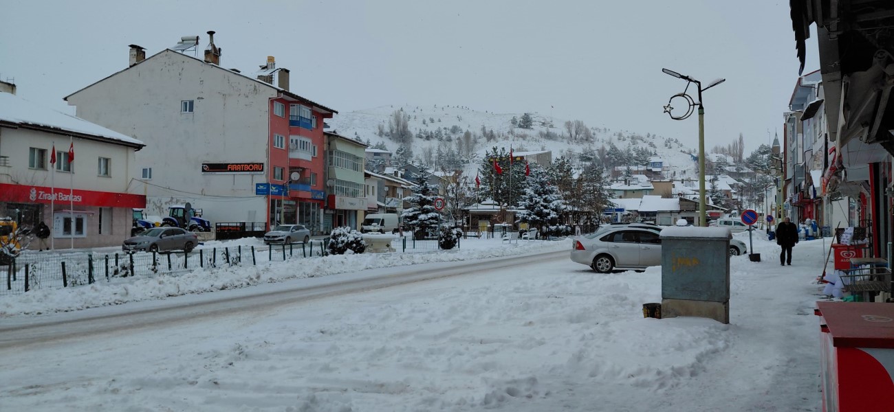 Sivas buz kesti, termometreler eski 13 dereceyi gösterdi