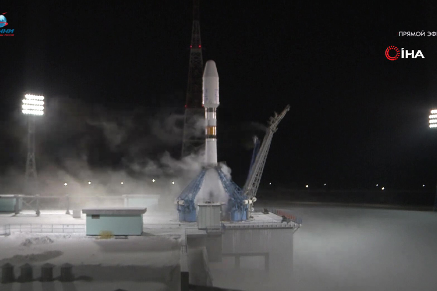 Rusya, İran’a ait 3 uydu taşıyan Soyuz-2 roketini yörüngeye fırlattı