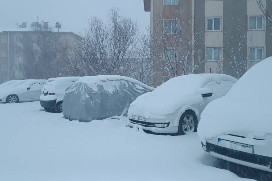 Van kar yağışı: 569 yol kapandı, uçak seferleri iptal edildi