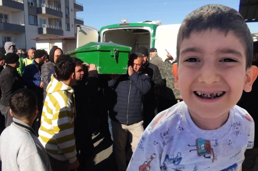 Yangında ölen 2 kardeşe acı veda: Aynı kabre defnedildiler