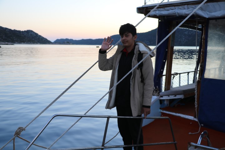 Antalya’dan eğitime yelken açan tekne, bir çocuğun hayallerini taşıyor