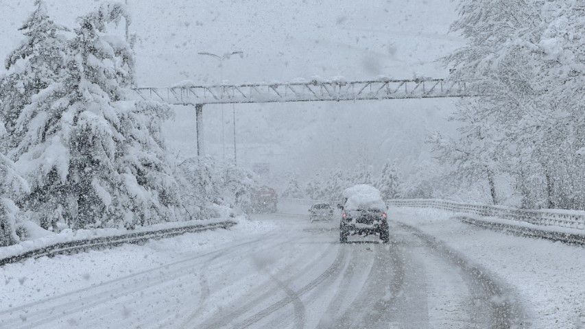 Karabük’te kar esareti devam ediyor