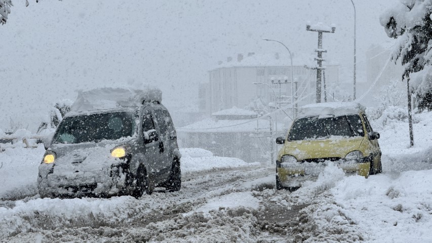 Karabük’te kar esareti devam ediyor
