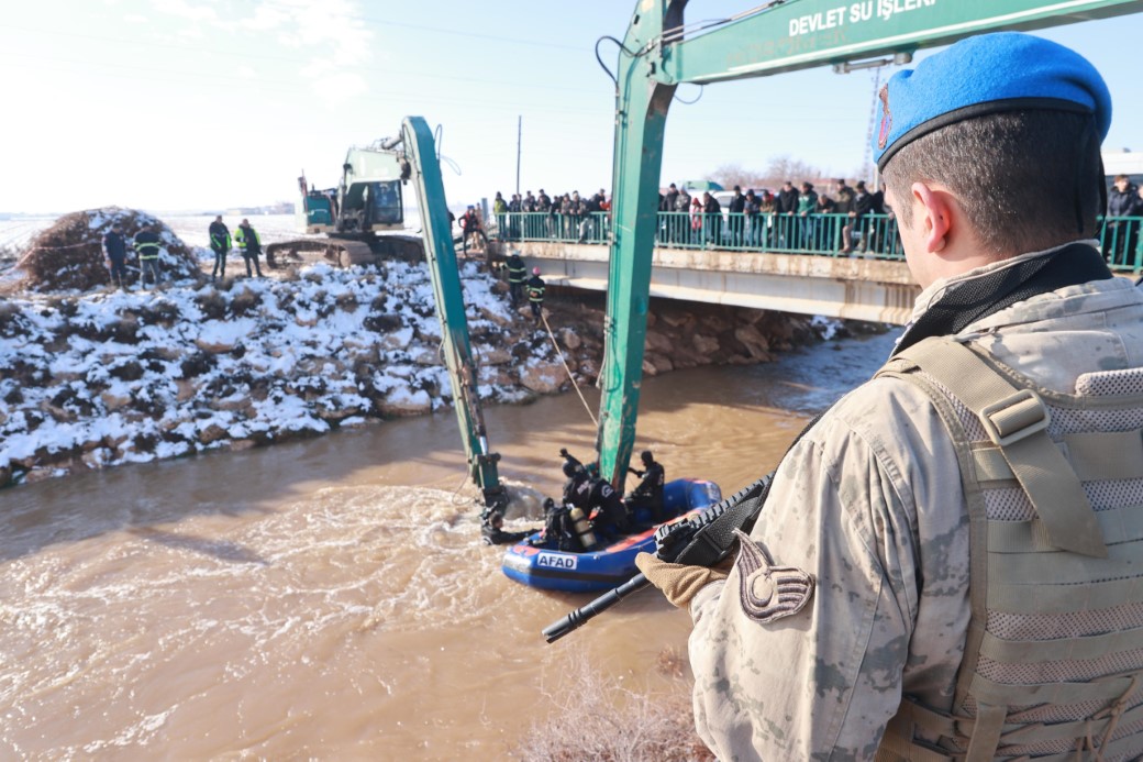 Şanlıurfa’da kanala uçan otomobildeki kayıp 3 kişinin cesedine ulaşıldı