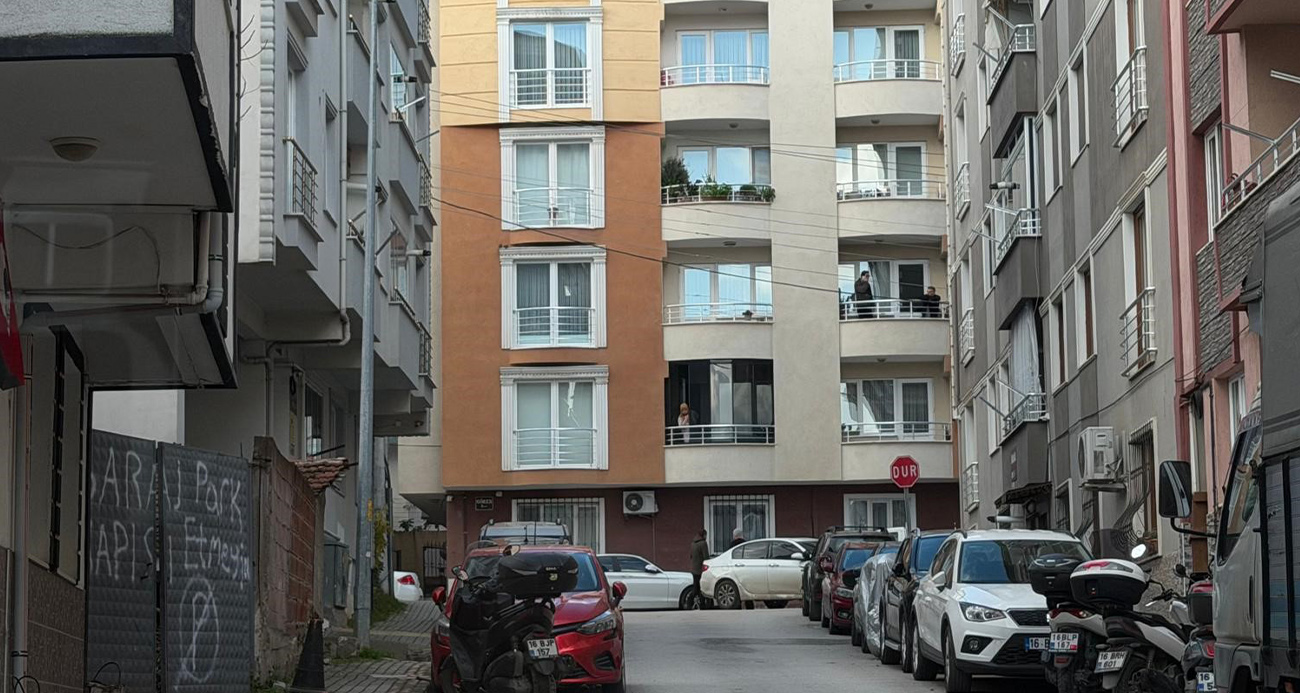 Yalova’da DEAŞ terör örgütüne yönelik düzenlenen ve 3 polisin şehit olduğu saldırının ardından soruşturma derinleştirildi. Soruşturma kapsamında Bursa’nın Orhangazi ilçesinde çok sayıda adrese eş zamanlı operasyon düzenlendi. Operasyonlarda 8 şüpheli gözaltına alındı.