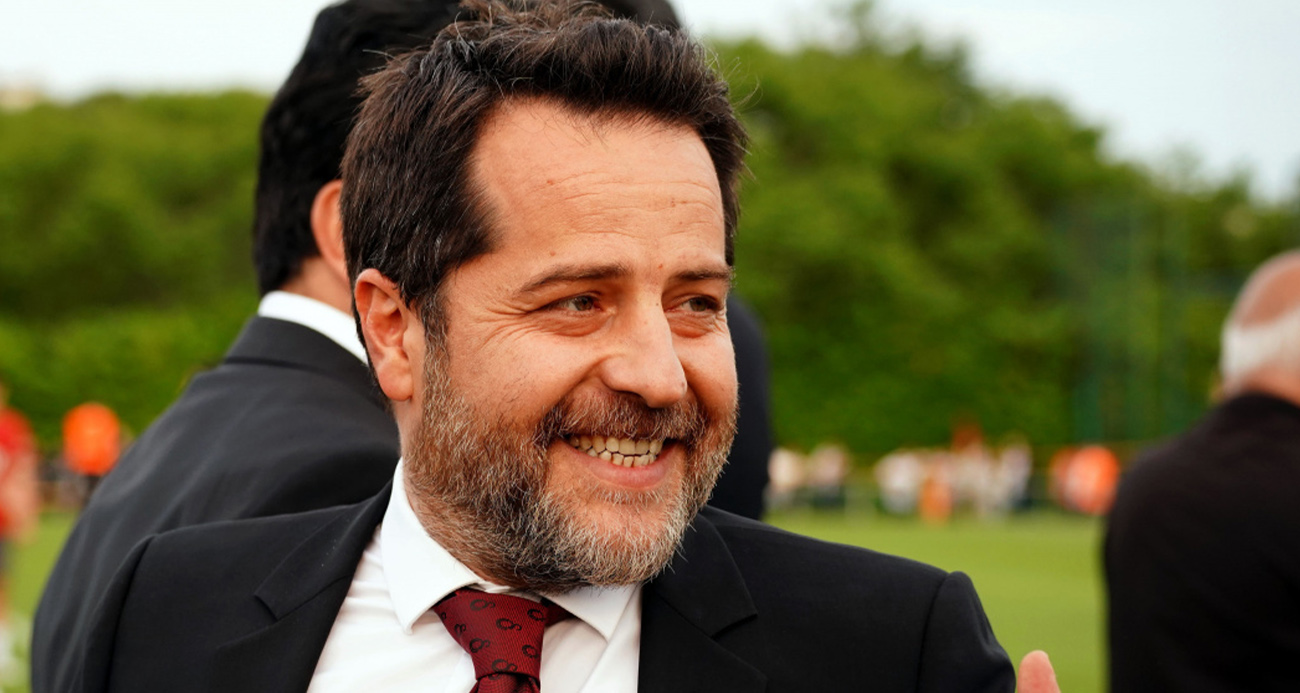 Futbol dünyasında ’bahis oynama’ ve ’şike’ iddialarına yönelik yürütülen soruşturma kapsamında gözaltına alınan Galatasaray Sportif A.Ş. Başkan Vekili Erden Timur, savcılıktaki ifadesinin ardından dosyası ayrılarak ’suçtan kaynaklanan malvarlığı değerlerini aklama’ suçundan tutuklama talebiyle nöbetçi hakimliğe sevk edildi.