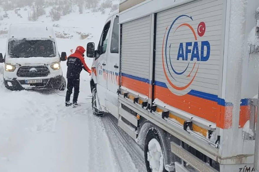 AFAD: "Turuncu ve sarı uyarı verilen illerde 22 bin 813 personel, 7 bin 689 araç/iş makinesi görev aldı"