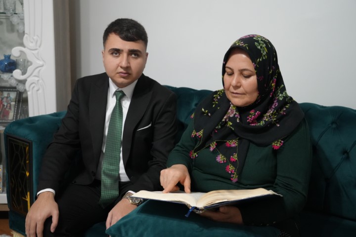 Kur’an-ı Kerim aşkı, görmeyen gözü oldu 1 yılda hafız oldu